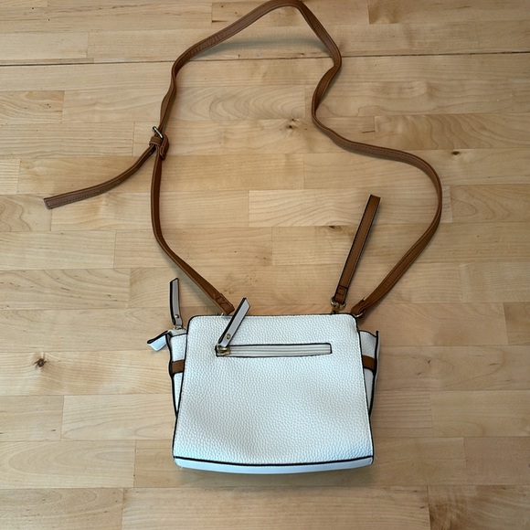 Clark’s crossbody purse/wristlet, adjustable removable straps, white and brown - Picture 2 of 4